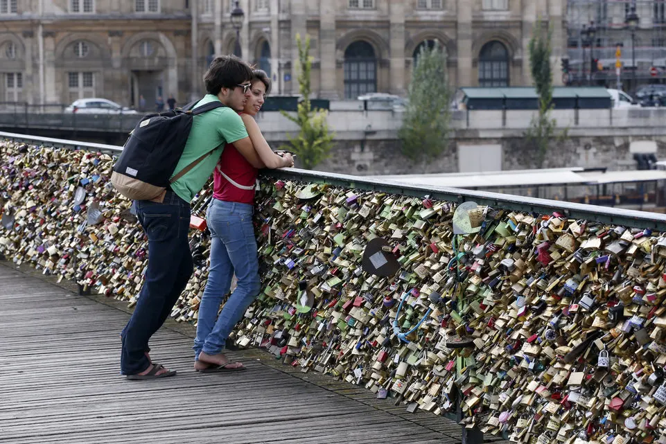 les cadenas d'amour sur le pont des art à Paris - echodefem.com (2)